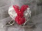 R019 Ringkissen Herzform mit roter Spitze und Perlen
