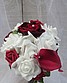 WM088 Wurfstrauß dunkel rote Rosen mit Calla