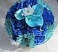 B060 Biedermeierstrauß aus blauen Rosen mit türkis Calla