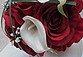 B041 Biedermeierstrauß mit roten Rosen und Calla