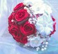 B001 Biedermeierstrauß rote Rosen mit Spitze und Perlen